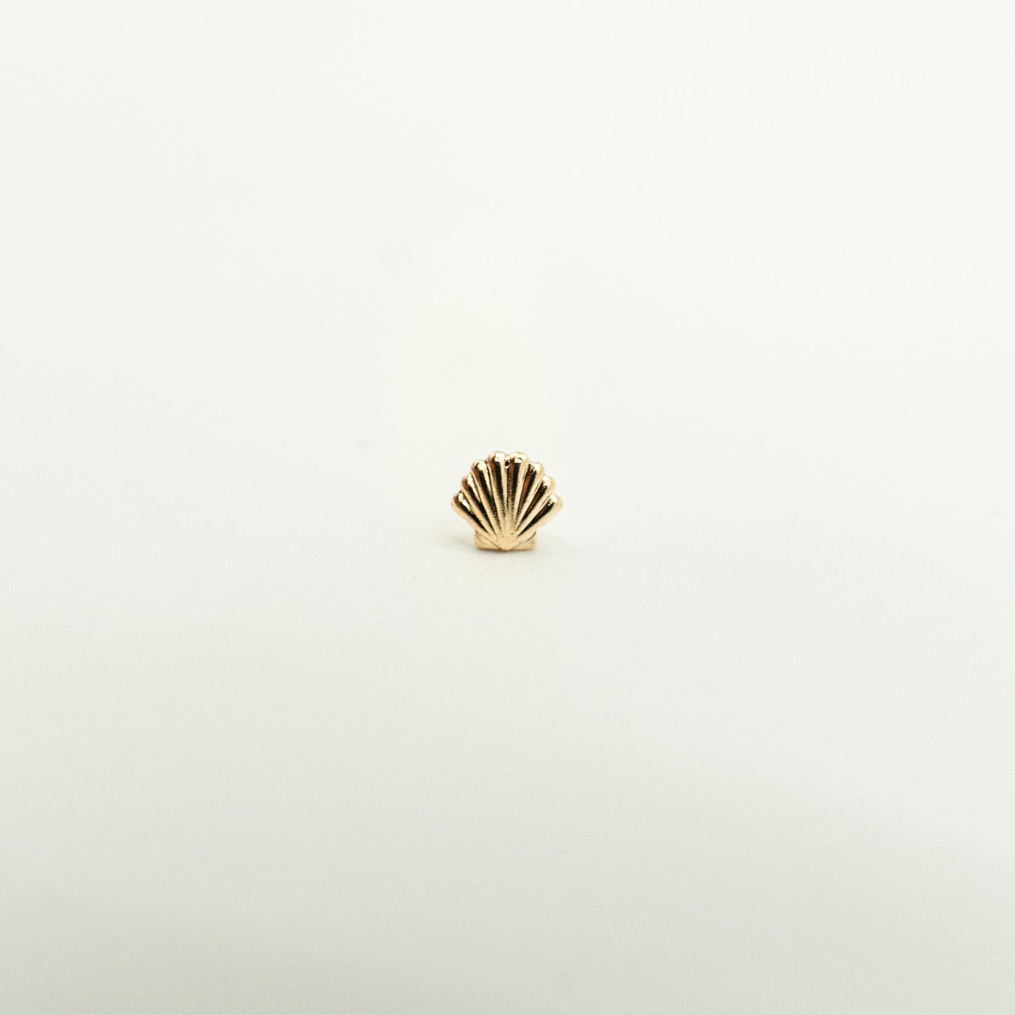 Shell Stud (Single)