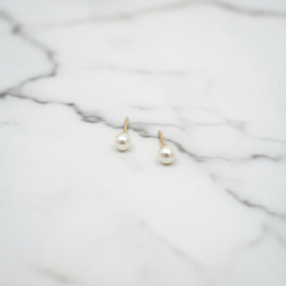 Pearl Stud (Single)